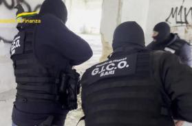 Smantellata l'asse del traffico di droga tra Svizzera e Italia: 9 misure cautelari, indagini anche a Bari