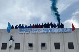 Vestas, la protesta sul tetto del sito a Taranto: &laquo;Trasferimento forzato=licenziamento mascherato&raquo;
