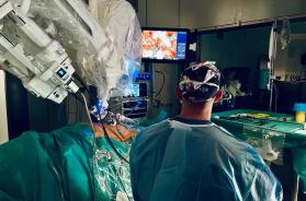 Bari, al Policlinico con il robot Da Vinci operazioni con una sola mini-incisione per una chirurgia più precisa Bari, al Policlinico con il robot Da Vinci operazioni con una sola mini-incisione per una chirurgia più precisa