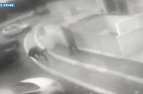 Lecce, 86enne non cede denaro e viene aggredito in strada: arrestato un 41enne VIDEO