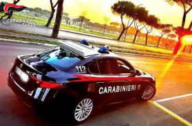 Taranto, raggiunge l'ex convivente sul posto di lavoro minacciandola di morte con un coltello: arrestato 49enne
