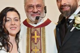 Dal Salento al Messico, da commercialista con famiglia a sacerdote: ecco chi &egrave; Don Carlo dei Lazzaretti il prete leccese che ha celebrato le nozze del figlio