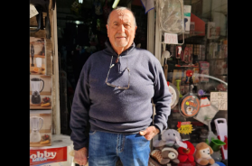 Bari, quelle botteghe che sfidano le vendite online: &laquo;Da 70 anni sono al servizio dei clienti, mi annoio a stare a casa&raquo;