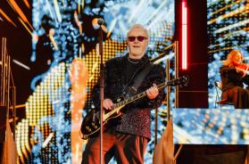 Il saluto di Umberto Tozzi: &laquo;Vi invito alla mia festa&raquo;. L'addio alla musica dal vivo passa anche da Bari