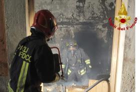 Adelfia, esplode una bombola del gas: evacuati tre anziani