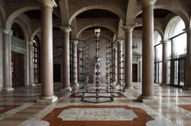 Bari, il lavoro invisibile delle braccianti agricole in monumento di ceramica e ferro