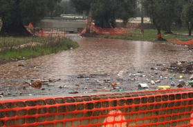 Fasano, cittadini in balia di acqua e fango: i lavori per il drenaggio sono fermi da mesi