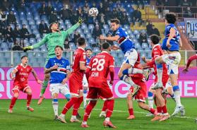 Il Bari alza la testa contro la Sampdoria: 0-2 per i biancorossi Il Bari alza la testa contro la Sampdoria: 0-2 per i biancorossi