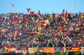 Lecce -Cremonese finisce 2 a 1: allo Stadio del Mare il boato dei tifosi per una partita al fulmicotone