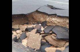 «C'è una voragine in strada all'interno dell'ex Ilva»: l'allarme dei sindacati a Taranto «C'è una voragine in strada all'interno dell'ex Ilva»: l'allarme dei sindacati a Taranto