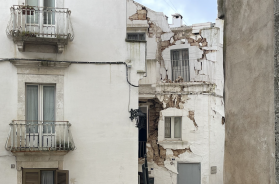 Martina Franca, esplode una bombola di gas nel centro storico: un ferito