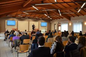 Bari, va dai Testimoni di Geova con una tanica di benzina e un ordigno: arrestato un 39enne