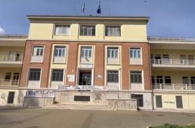 Brindisi, studentessa precipita nel vuoto all'interno della scuola che frequenta: ricoverata in gravi condizioni