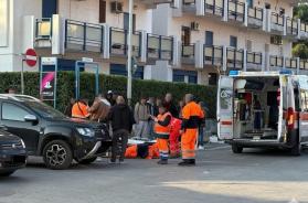 Taranto, operatore ecologico viene investito mentre &egrave; al lavoro: &egrave; ferito