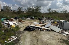 Taranto, una discarica in via Maestri del Lavoro. la rabbia dei residenti: &laquo;Ora basta&raquo;