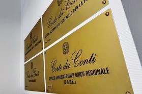 Consulenti in ritardo, l'Arti li premia con un nuovo contratto. Corte dei conti: «Irregolarità grave» Consulenti in ritardo, l'Arti li premia con un nuovo contratto. Corte dei conti: «Irregolarità grave»