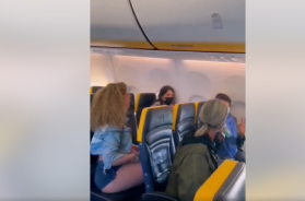 Divent&ograve; virale per la lite sul volo Ryanair, ora la barese condannata anche per minacce agli agenti: &laquo;Sbirro leva quei video&raquo;