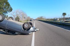 Scontro tra due auto sulla Ss274 allo svincolo per Melissano: due feriti trasportati in ospedale