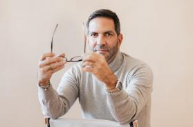 NON TOCCARE Crescere un figlio: Leonardo Mendolicchio sfida il mito della virilit&agrave;