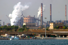 Ex Ilva, fari accesi dell&rsquo;Ue e il pm entra in fabbrica: sopralluogo nel reparto in cui ha perso la vita Costantino