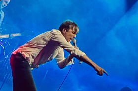 I Suede stoici e travolgenti conquistano il pubblico italiano: il ritorno del Britpop è trionfale (anche se è sempre rimasto qui) I Suede stoici e travolgenti conquistano il pubblico italiano: il ritorno del Britpop è trionfale (anche se è sempre rimasto qui)