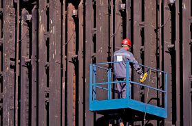 Taranto, la voce di cittadini e associazioni: &laquo;Stop alle proroghe l&rsquo;ex Ilva deve chiudere&raquo;