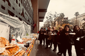 Bari, una festa in piazza Cesare Battisti: &egrave; la Pasqua delle badanti georgiane