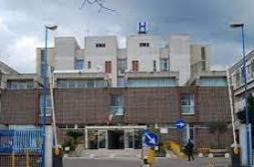 Copertino, abbandonato davanti l&rsquo;ospedale con una ferita da arma da fuoco al collo: morto 50enne