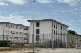 «Agente penitenziario aggredito durante il controllo di un pacco»: la denuncia dal carcere di Taranto «Agente penitenziario aggredito durante il controllo di un pacco»: la denuncia dal carcere di Taranto