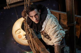 Michele Bravi torna con una &laquo;Commedia Musicale&raquo; tutta da vivere tra contraddizioni e sentimenti