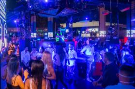 I testimoni: &laquo;Nel locale c'erano due persone armate, poteva essere una strage&raquo;. I buttafuori: &laquo;Siamo stati minacciati dal killer&raquo;