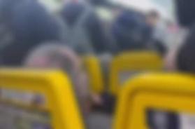 Caos sul volo Pisa-Bari, parla il tifoso: «Prima una forte lite poi colpito da un calcio». Bellomo: «Insultato e aggredito»