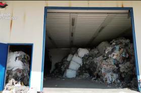 Gestivano un traffico illecito di rifiuti tra Puglia, Grecia e Bulgaria: sei arresti e sequestri da 300mila euro VIDEO Gestivano un traffico illecito di rifiuti tra Puglia, Grecia e Bulgaria: sei arresti e sequestri da 300mila euro VIDEO