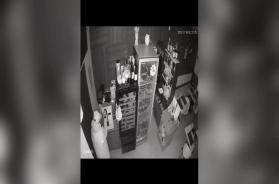 Bari, ladro fa irruzione nella braceria e porta via la cassa e un IPad. La denuncia social: &laquo;Non molliamo&raquo;