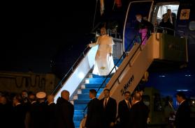 Il Papa visita Moschea Blu, muezzin 'non ha pregato' Il Papa visita Moschea Blu, muezzin 'non ha pregato'