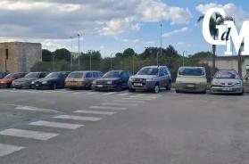 L’aeroporto di Bari trasformato in un cimitero d’auto: ecco cosa si nasconde dietro le piste di volo