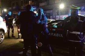 Bari, aggredisce vigili in piazza Umberto: immigrato condannato a 2 anni, è già libero