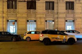 Bari, tassisti furiosi: &laquo;Ci rubano i posteggi. &Egrave; uno schifo totale. Abbiamo chiamato anche i vigili&raquo;