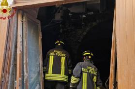 Rischio crollo a Trani, edificio inagibile e sgomberato: paura in via Martiri di Palermo Rischio crollo a Trani, edificio inagibile e sgomberato: paura in via Martiri di Palermo