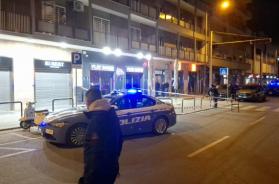 Bari, spari davanti alla sala giochi: i residenti minacciati nel portone di casa da baby gang Bari, spari davanti alla sala giochi: i residenti minacciati nel portone di casa da baby gang