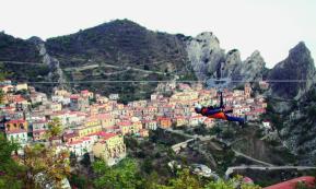 Sospesi tra pietra e cielo