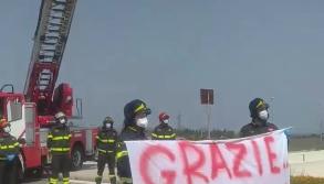Acquaviva, l'omaggio di vigili del fuoco e forze dell'ordine al Miulli: &laquo;Grazie eroi&raquo;