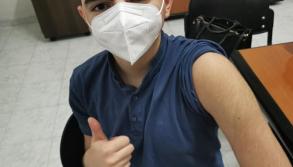 Foggia, youtuber 15enne affetto da Leucemia si vaccina: ed &egrave; subito festa