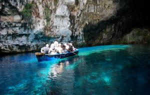 In partenza alla volta della Grecia, ecco Cefalonia: l&rsquo;isola pi&ugrave; blu