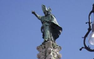 Lecce, statua di Sant'Oronzo: sulla colonna meglio il simulacro o una copia?