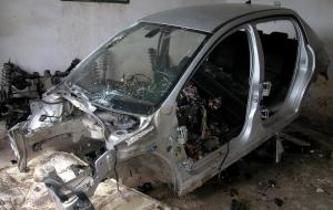 Foggia, carcasse di auto rubate scoperte in una masseria didattica