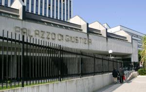 Fasano, li arrestava e poi li mandava dalla fidanzata avvocato: maresciallo cc accusato di abuso d'ufficio