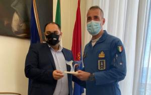 Frecce Tricolori, il comandante Farina a Taranto da Melucci: &laquo;Legame naturale con l&rsquo;arma azzurra&raquo;