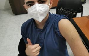 Foggia, youtuber 15enne affetto da Leucemia si vaccina: ed &egrave; subito festa