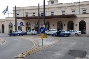 Lecce, 14enne violentata in stazione: chiesto processo per 15enne. Era presente anche il fidanzatino della vittima